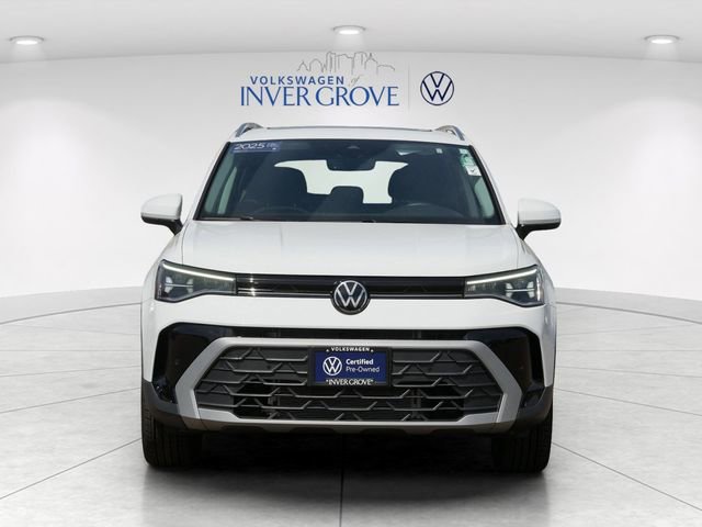 Used 2025 Volkswagen Taos SE AWD/4WD image 2