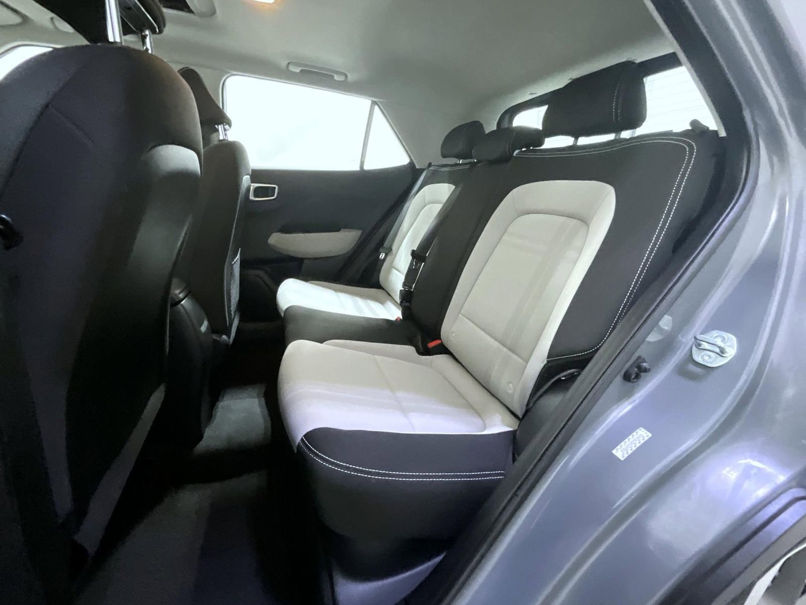 Used 2023 Hyundai Venue SEL image 19