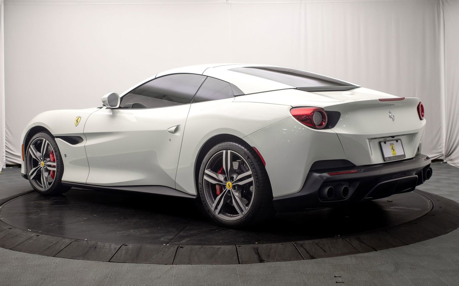 Used 2019 Ferrari Portofino RWD image 14