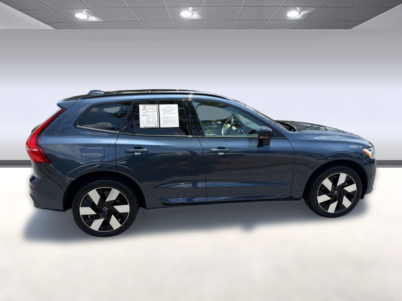 Certified 2024 Volvo XC60 T8 Plus w/ Climate Package AWD/4WD image 8
