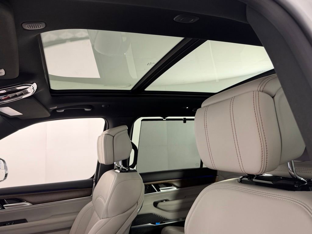 Certified 2025 Jeep Grand Wagoneer 4WD image 26