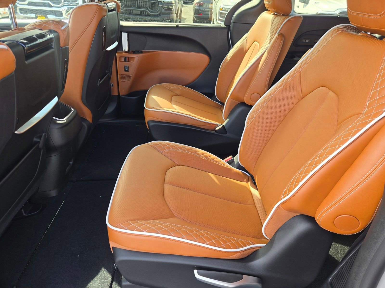 New 2026 Chrysler Pacifica Pinnacle image 9