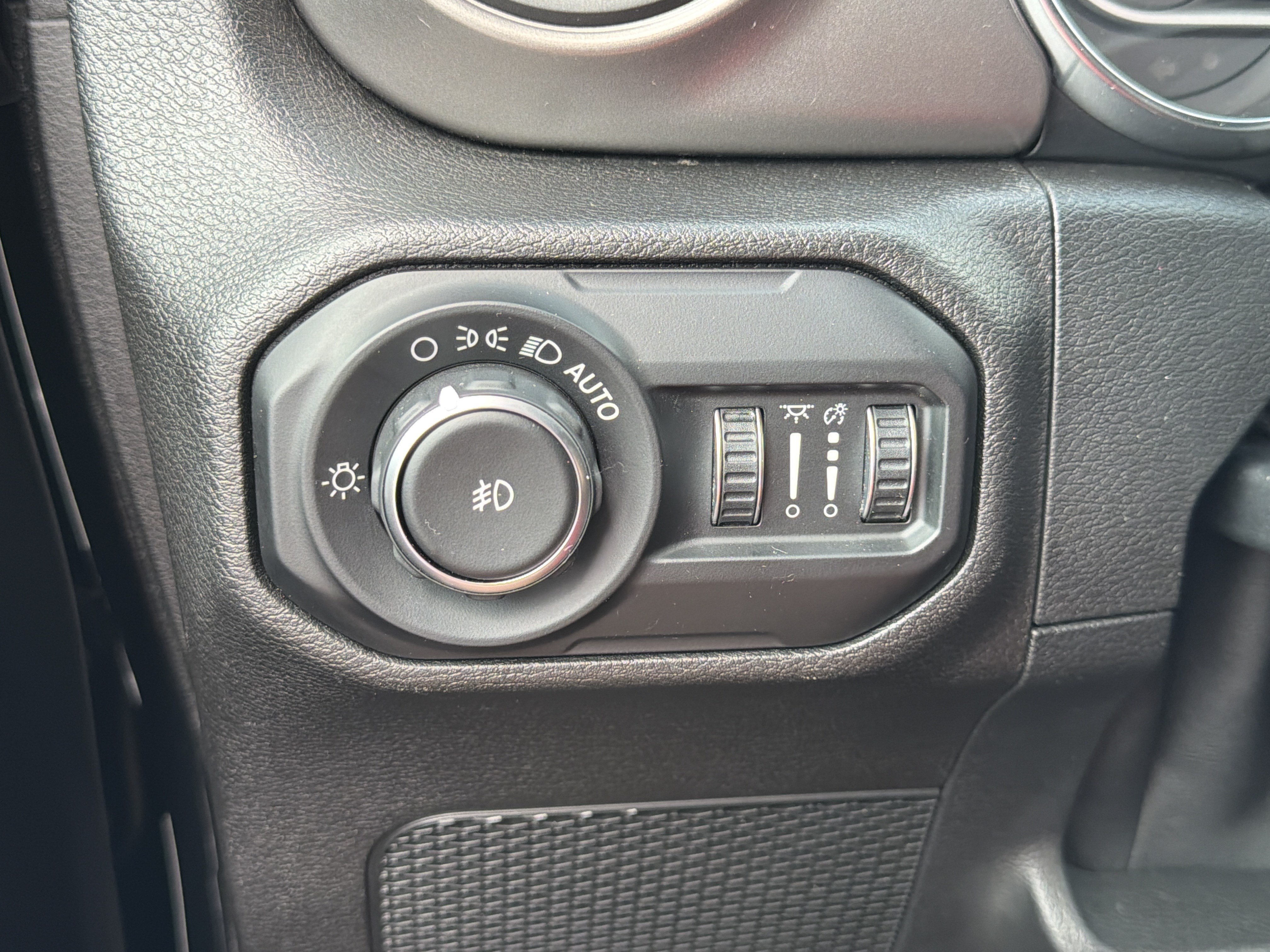Used 2019 Jeep Wrangler Unlimited Sport S AWD/4WD image 37