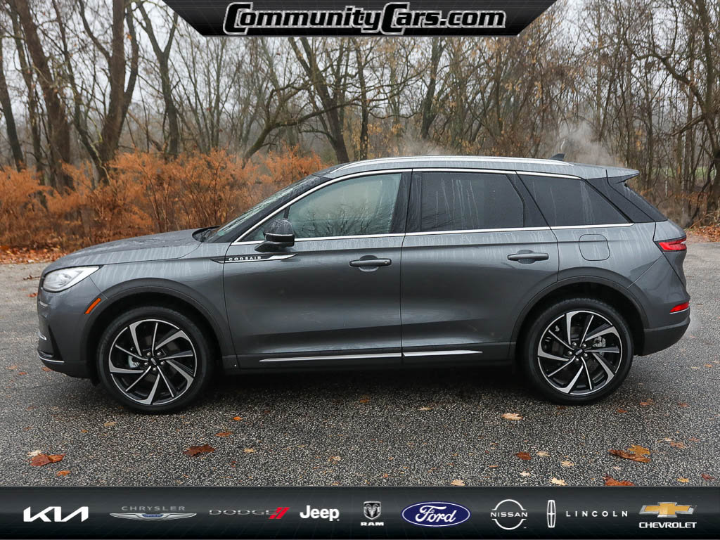 Certified 2023 Lincoln Corsair Reserve w/ Equipment Group 201A image 3