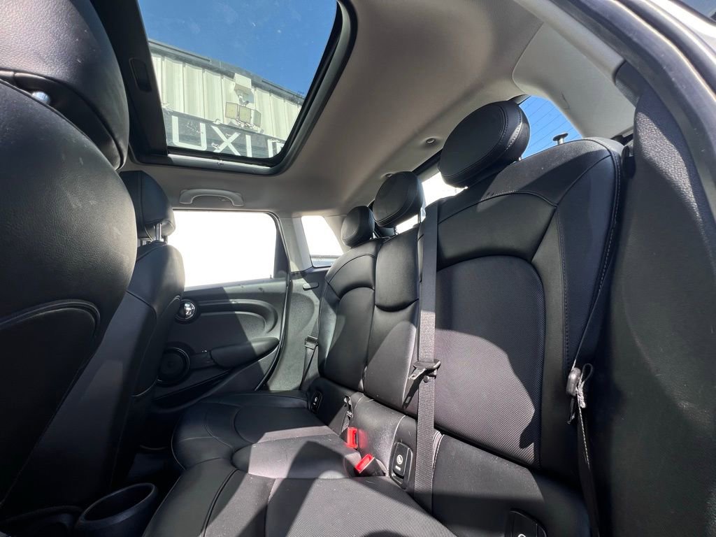 Used 2015 MINI Cooper 4-Door Hardtop image 13