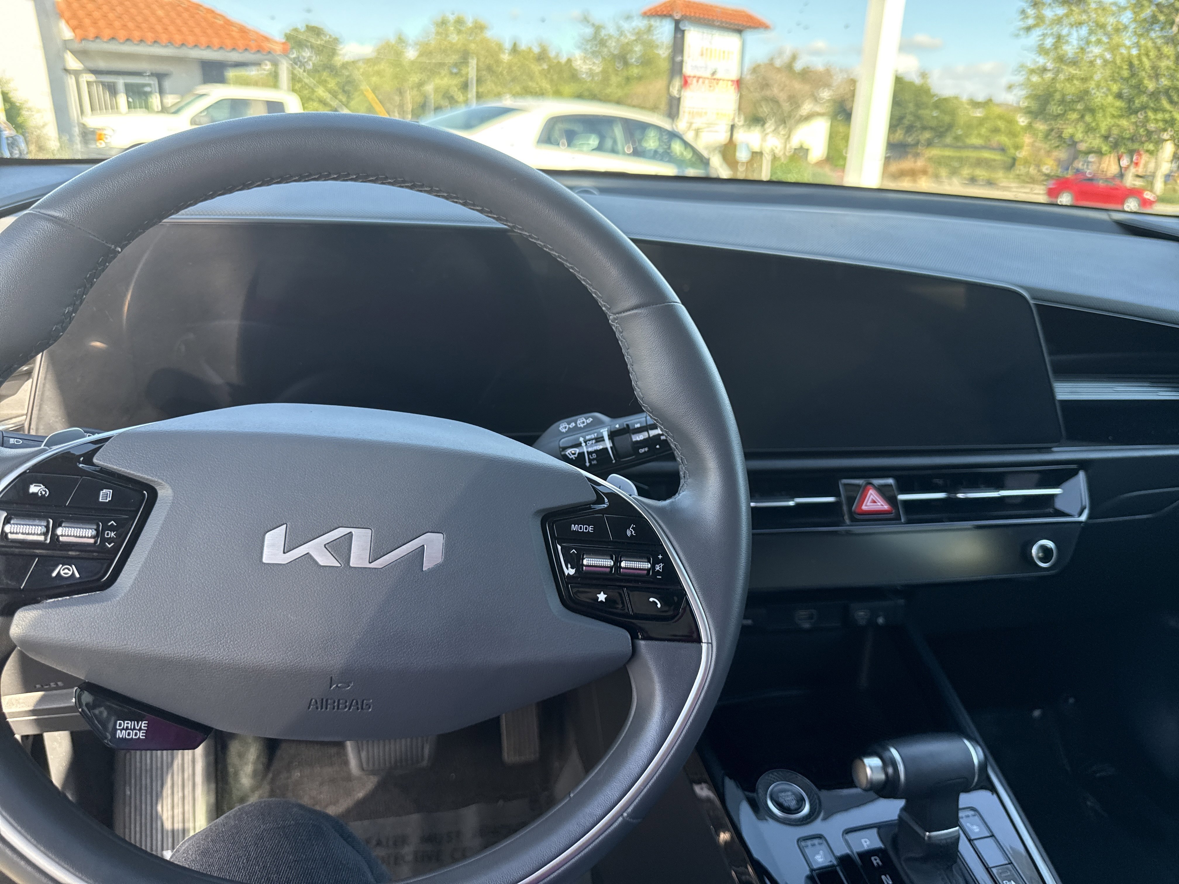 Used 2023 Kia Niro EX image 27