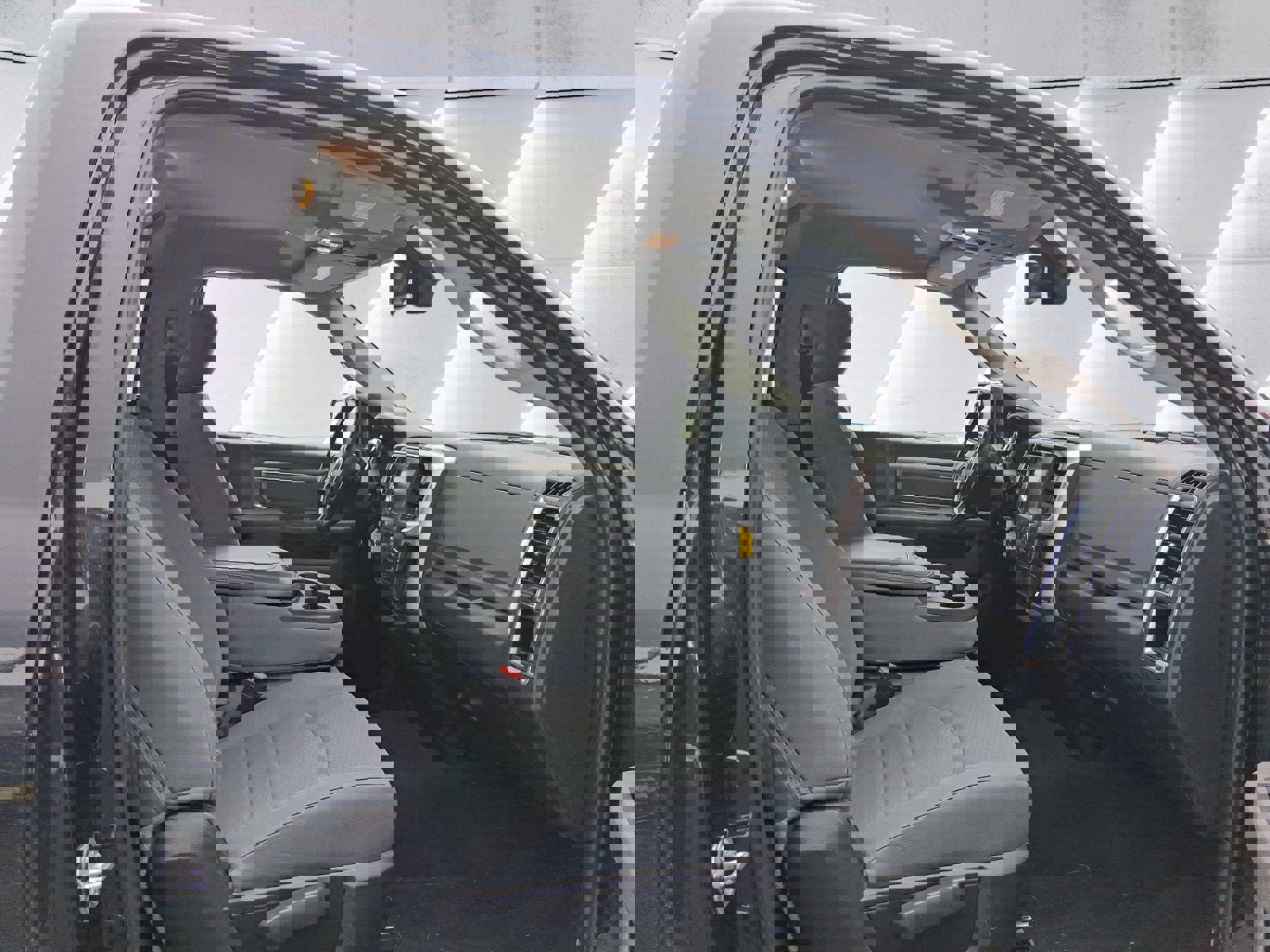 Used 2017 RAM 2500 SLT w/ Luxury Group image 16