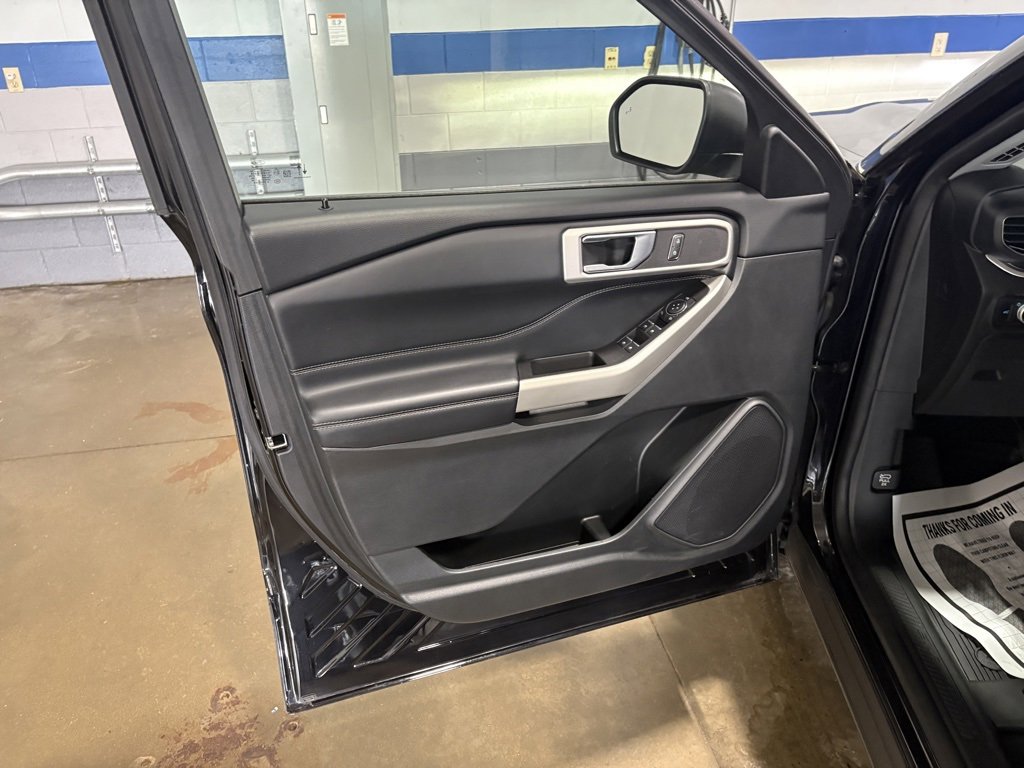 Used 2022 Ford Explorer XLT w/ Equipment Group 202A image 19