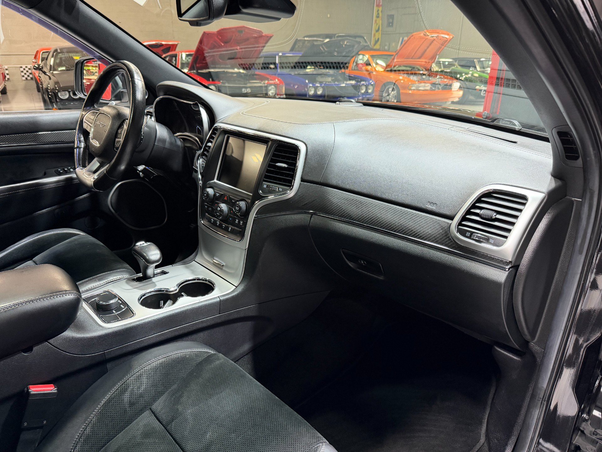 Used 2014 Jeep Grand Cherokee SRT8 w/ Luxury Group II AWD/4WD image 40