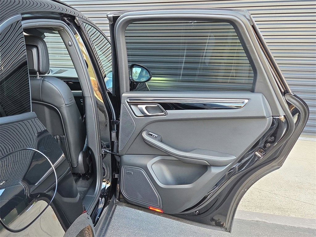 Used 2025 Porsche Macan image 22