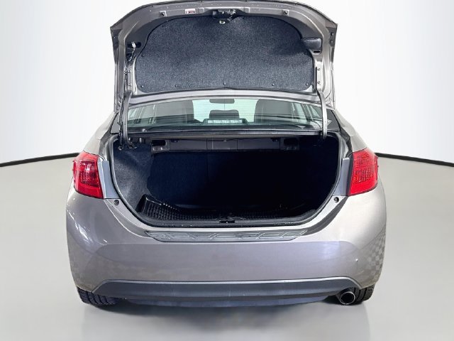 Used 2018 Toyota Corolla SE FWD image 33