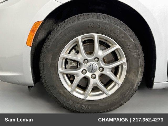Used 2024 Chrysler Pacifica Touring-L FWD image 30