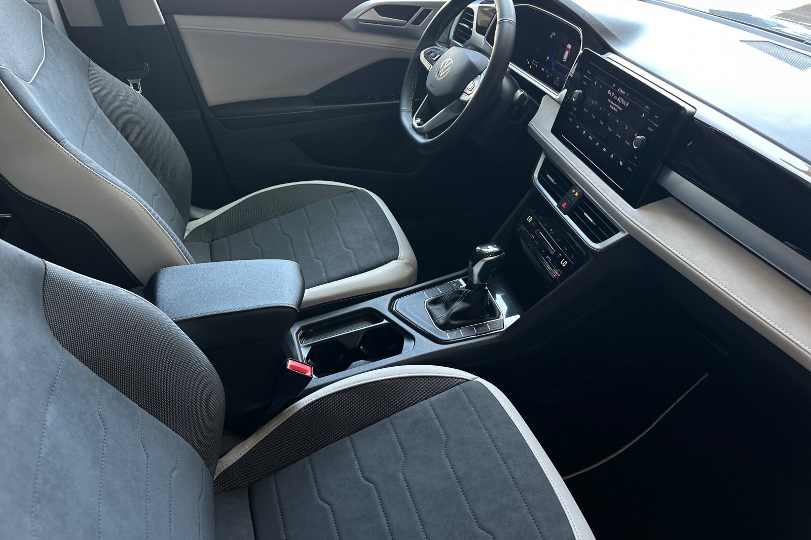 New 2026 Volkswagen Taos SE FWD image 14
