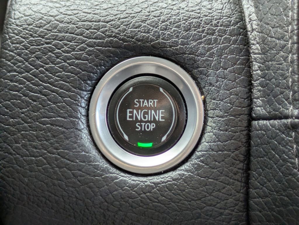 Used 2022 GMC Yukon Denali w/ Advanced Technology Package image 31