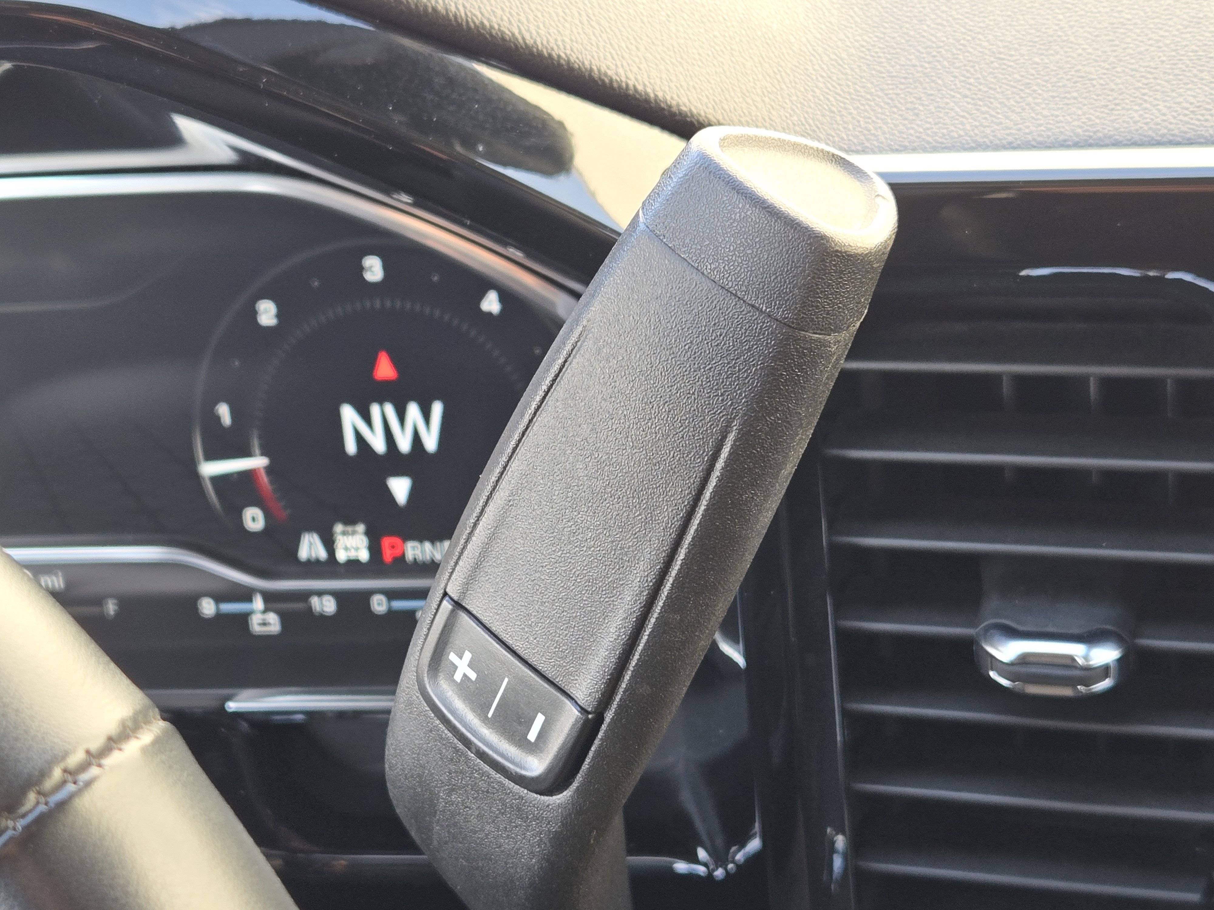 Used 2024 GMC Sierra 1500 SLT image 25