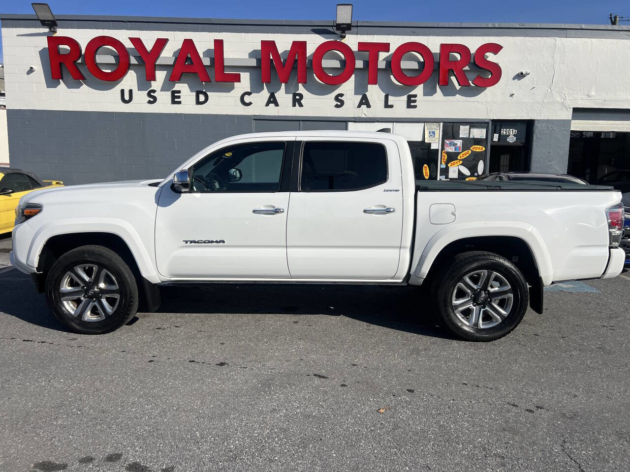Used 2018 Toyota Tacoma Limited AWD/4WD image 16