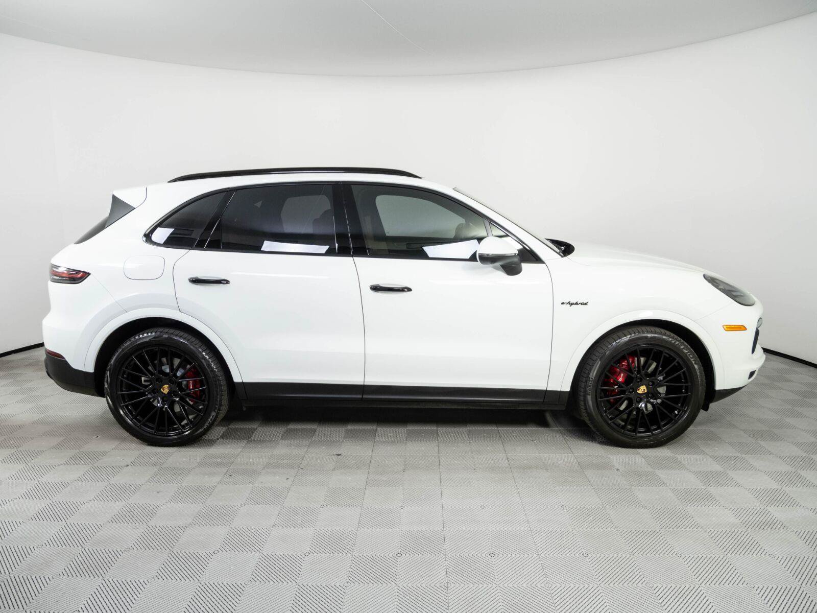 Certified 2023 Porsche Cayenne Platinum Edition AWD/4WD image 27