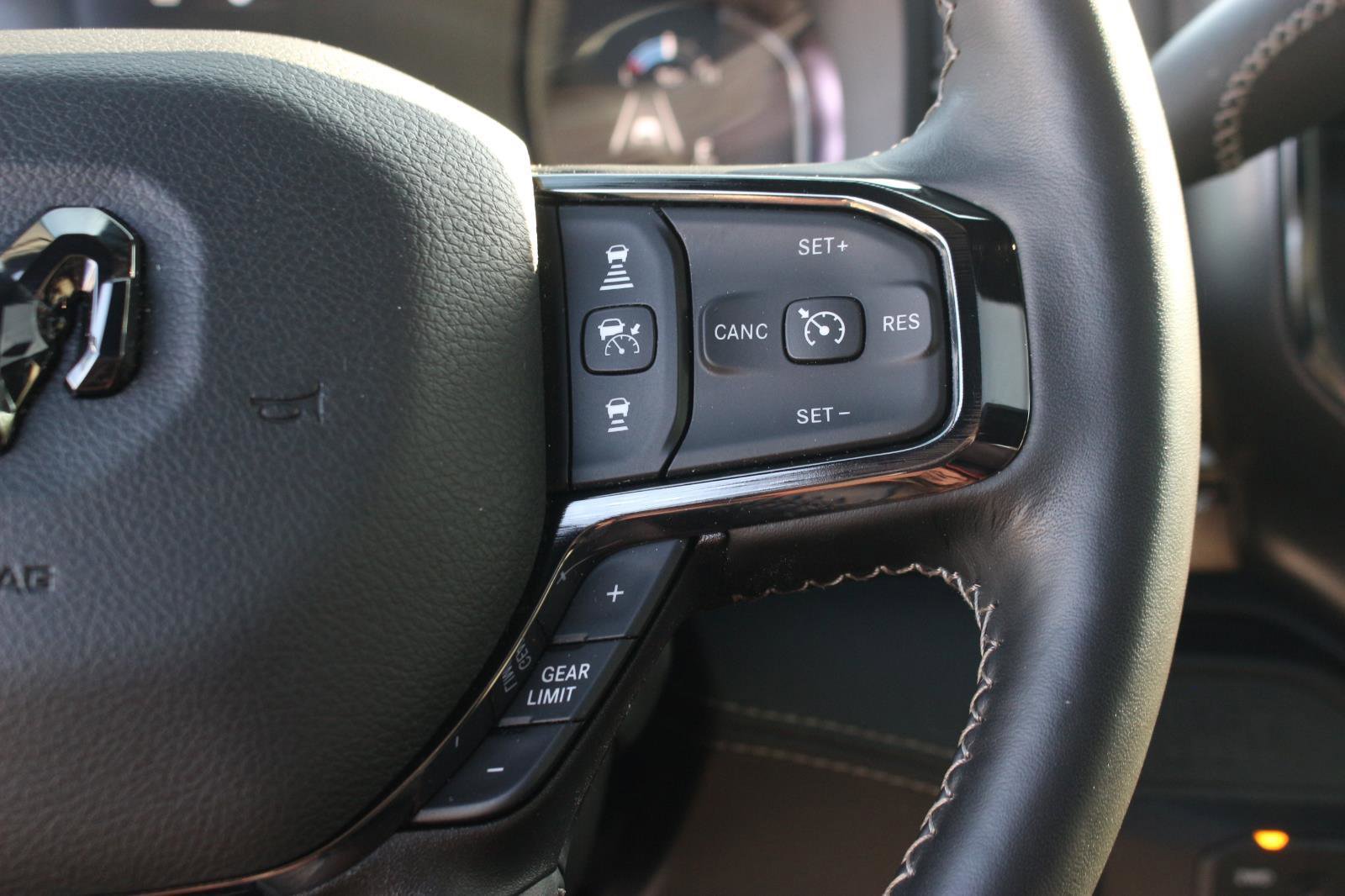 Used 2025 RAM 2500 Limited AWD/4WD image 20