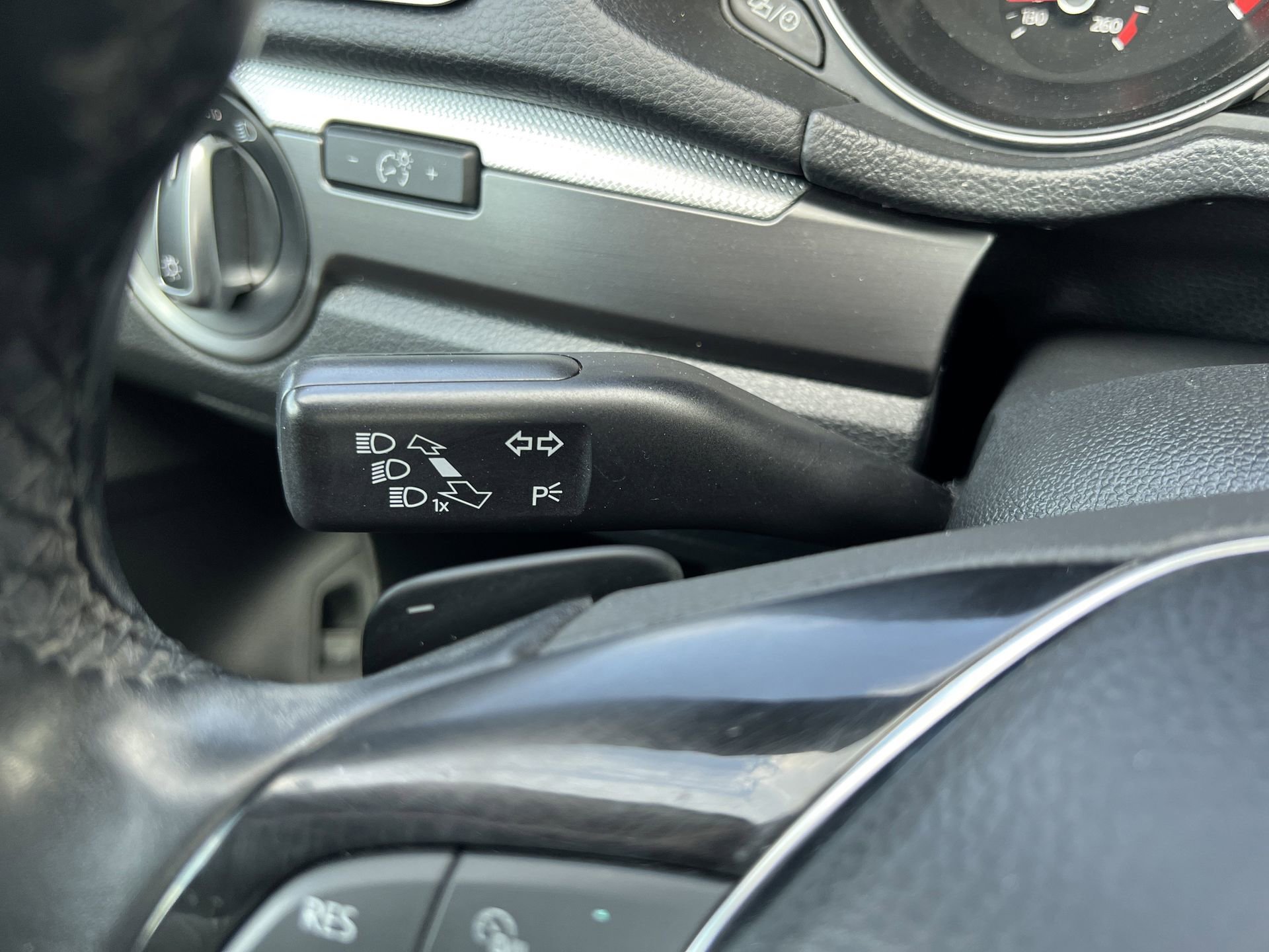 Used 2018 Volkswagen Passat 2.0T R-Line FWD image 9