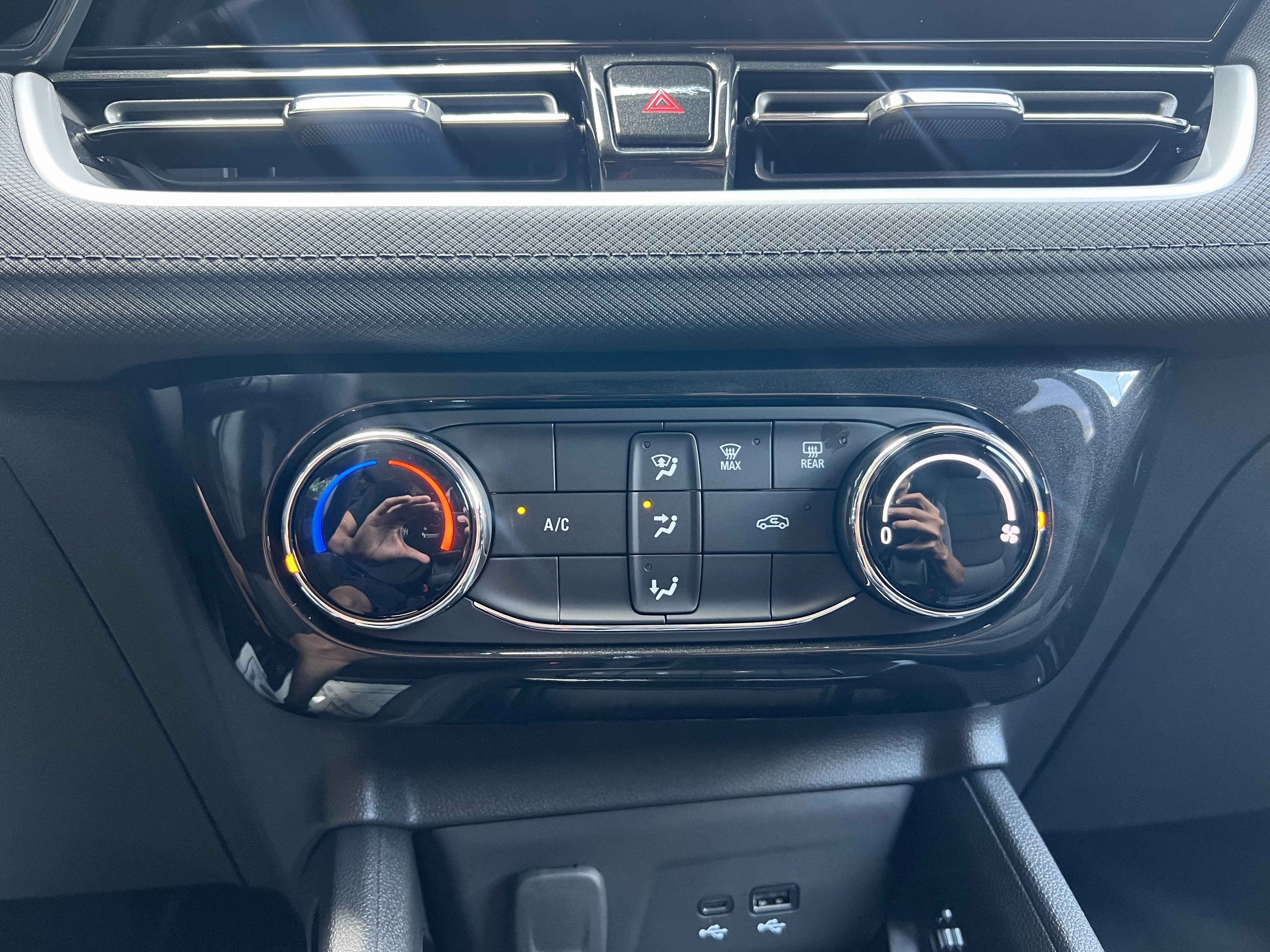 Used 2025 Chevrolet TrailBlazer LT w/ Driver Confidence Package FWD image 27
