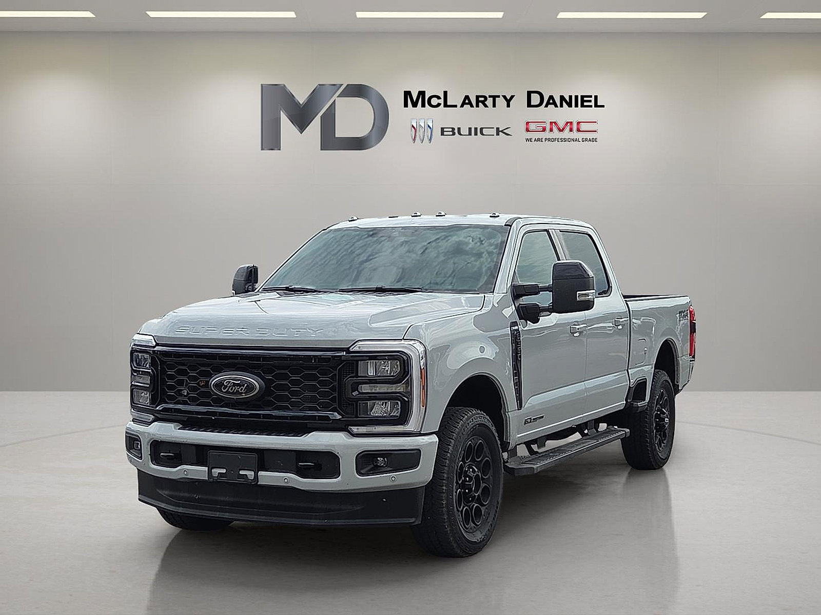 Used 2025 Ford F350 Lariat w/ Lariat Ultimate Package AWD/4WD image 3