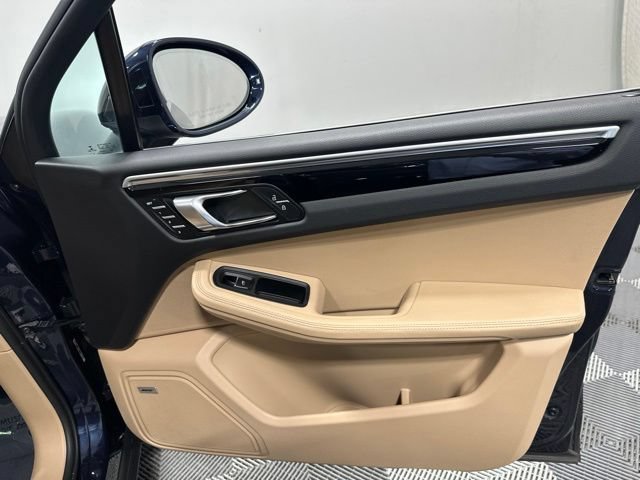 Used 2021 Porsche Macan S AWD/4WD image 32