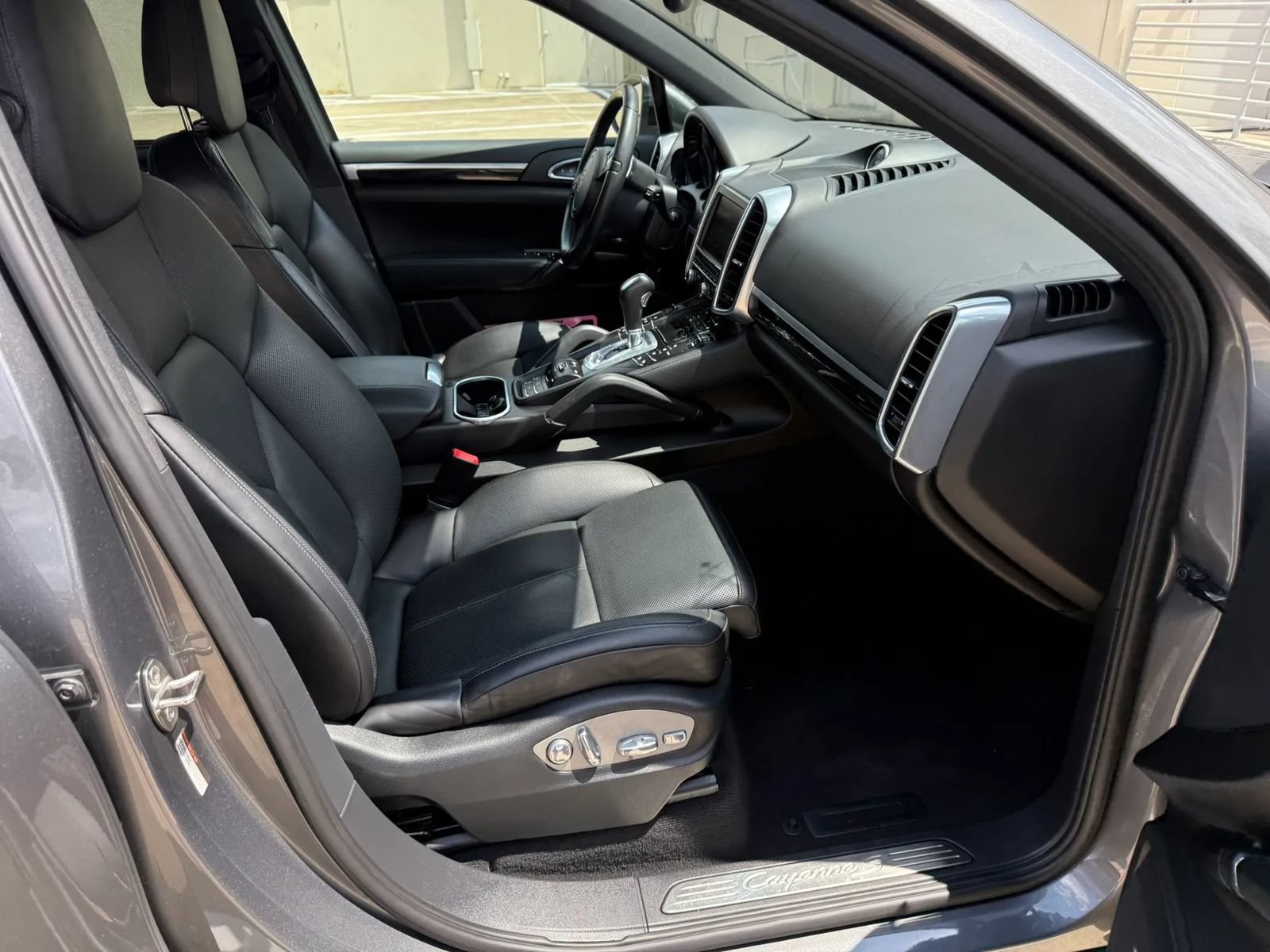 Used 2013 Porsche Cayenne S AWD/4WD image 16