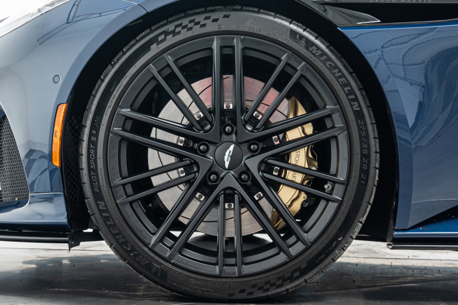 Used 2024 Aston Martin DB12 Volante -Carbon Fiber Bucket S image 10