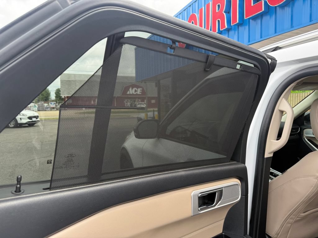 Used 2022 Ford Explorer Limited w/ Equipment Group 301A RWD image 19