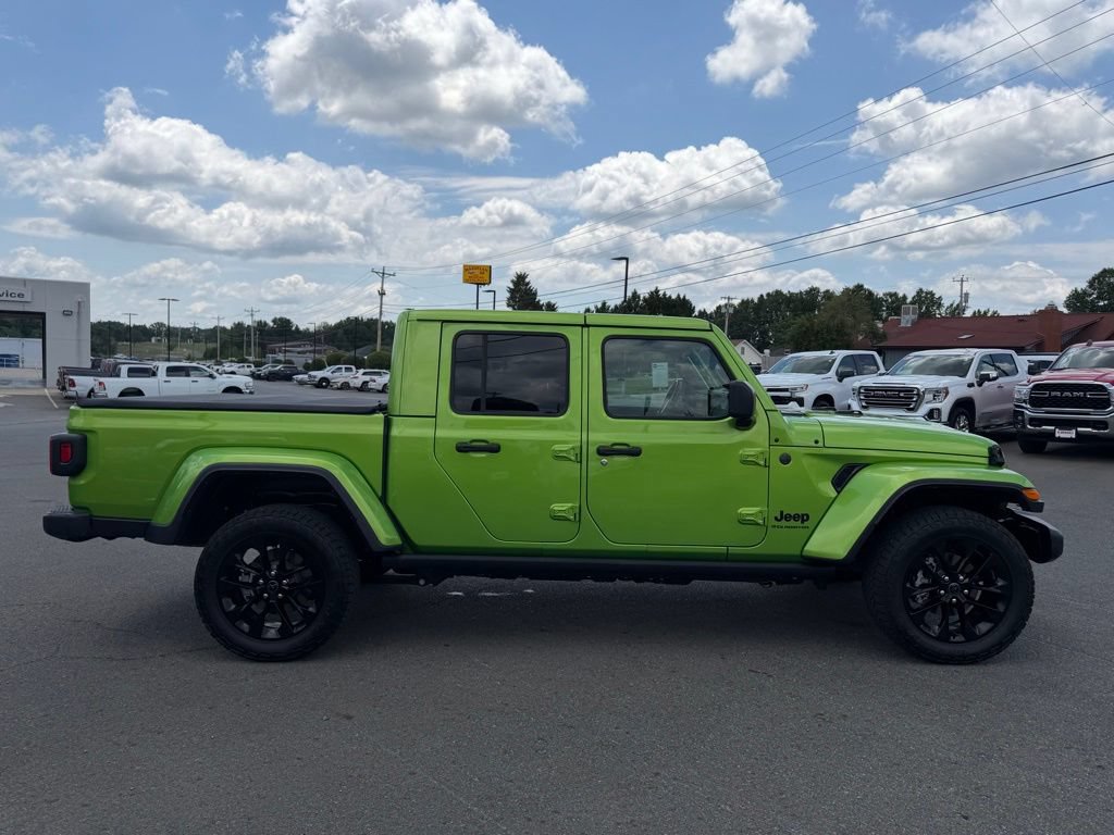Used 2025 Jeep Gladiator Sport AWD/4WD image 2