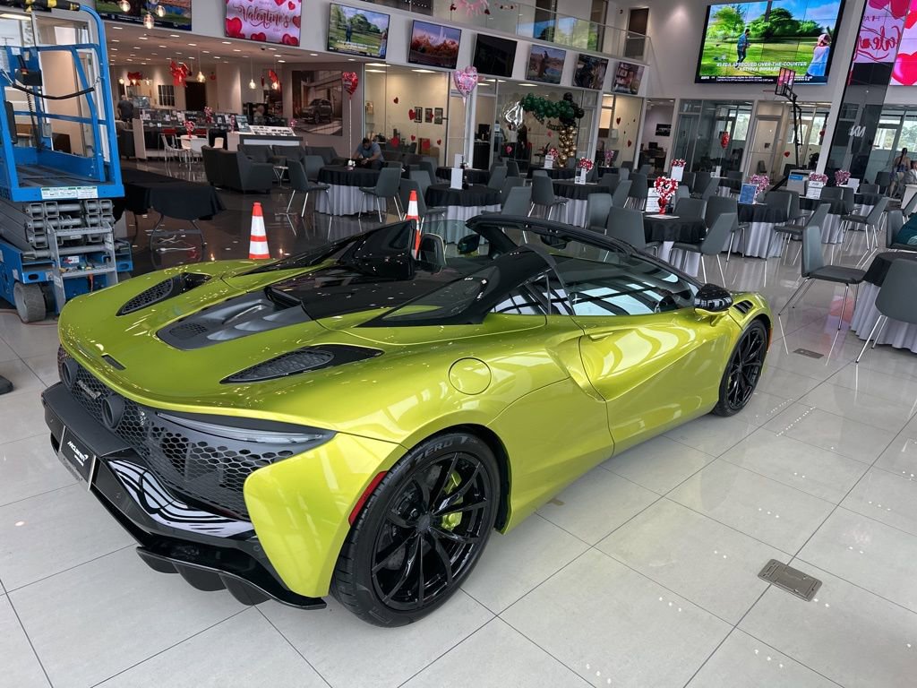 Used 2025 McLaren Artura Spider image 7