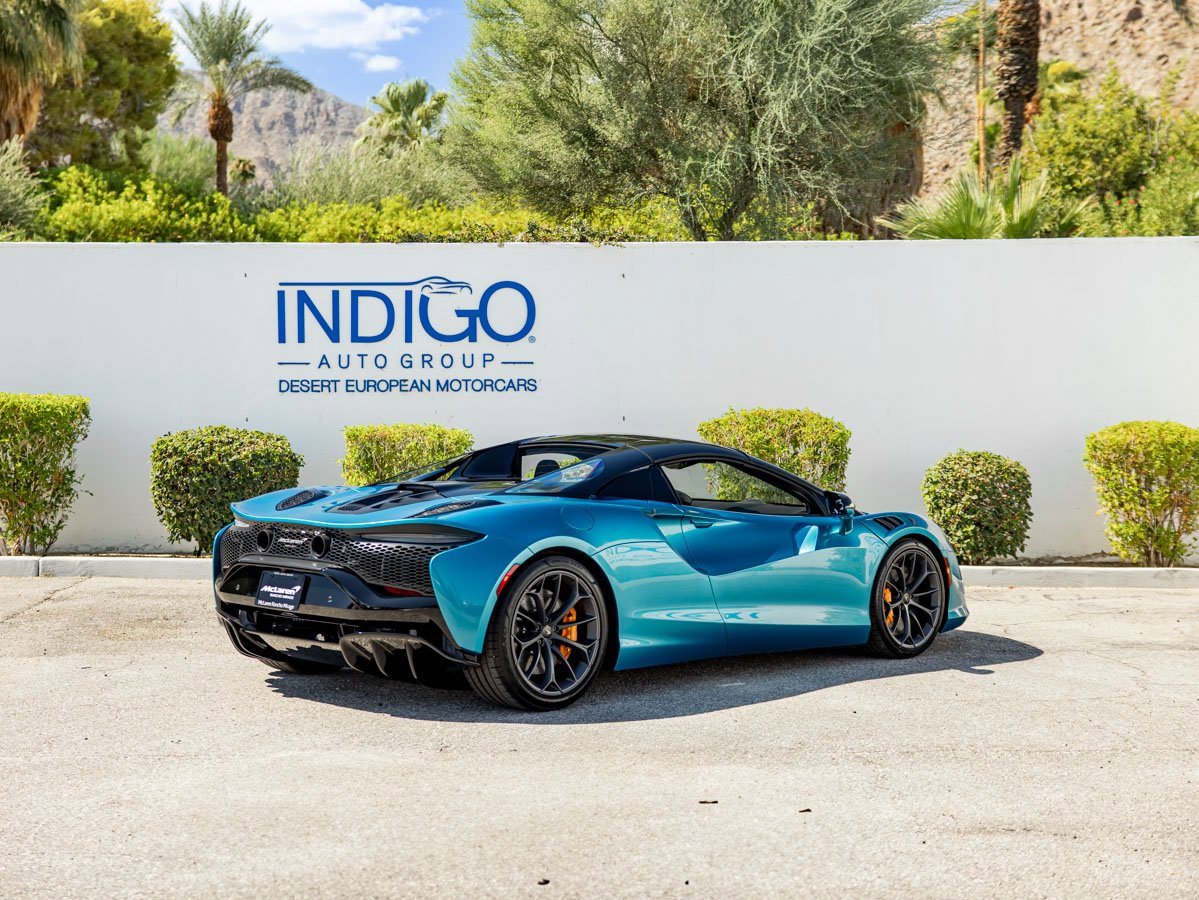 Used 2025 McLaren Artura Spider image 8