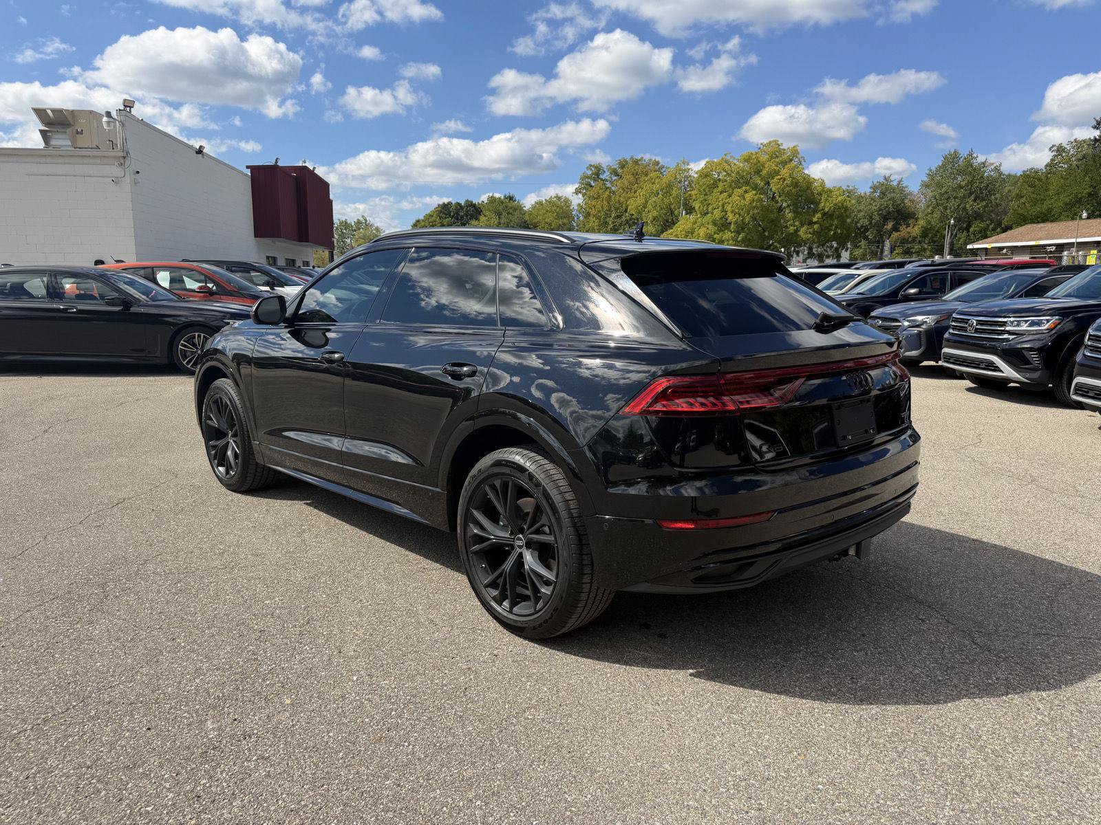 Used 2023 Audi Q8 Premium w/ Convenience Package AWD/4WD image 4