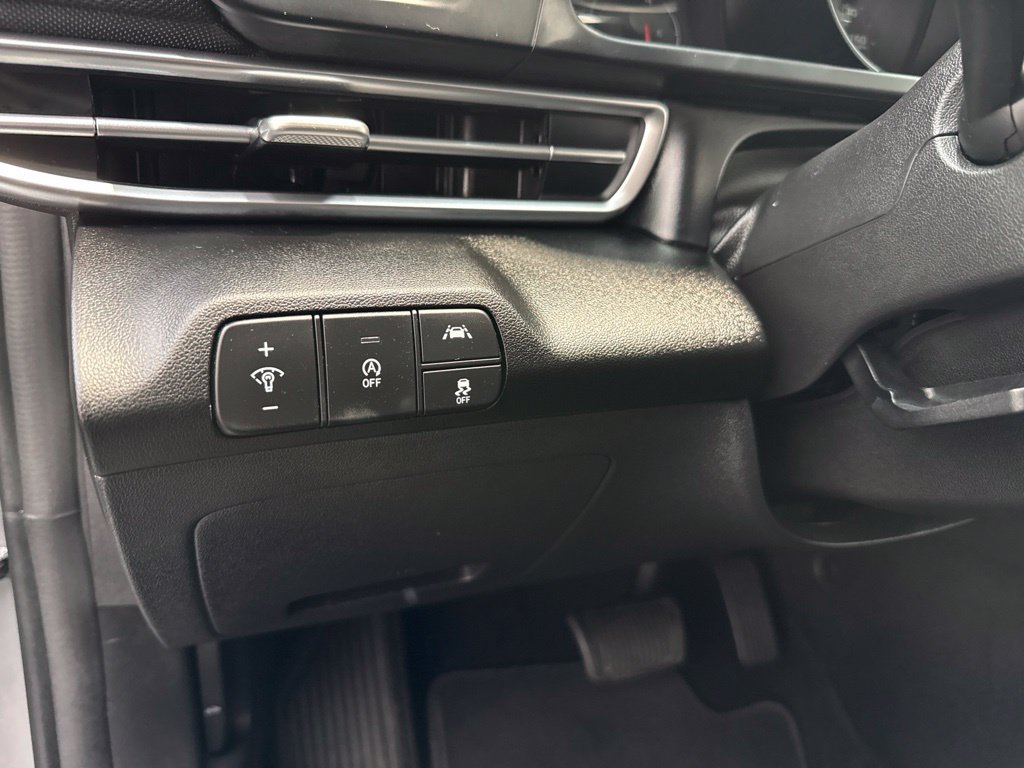 Used 2021 Hyundai Elantra SE FWD image 16