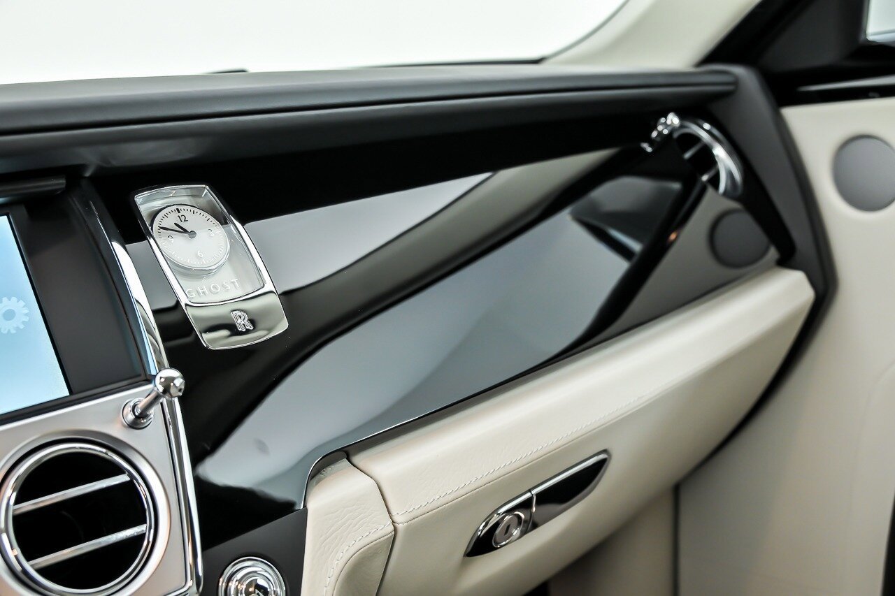 Used 2016 Rolls-Royce Ghost RWD image 38
