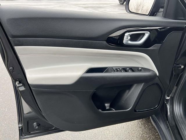 Certified 2025 Jeep Compass Limited image 12