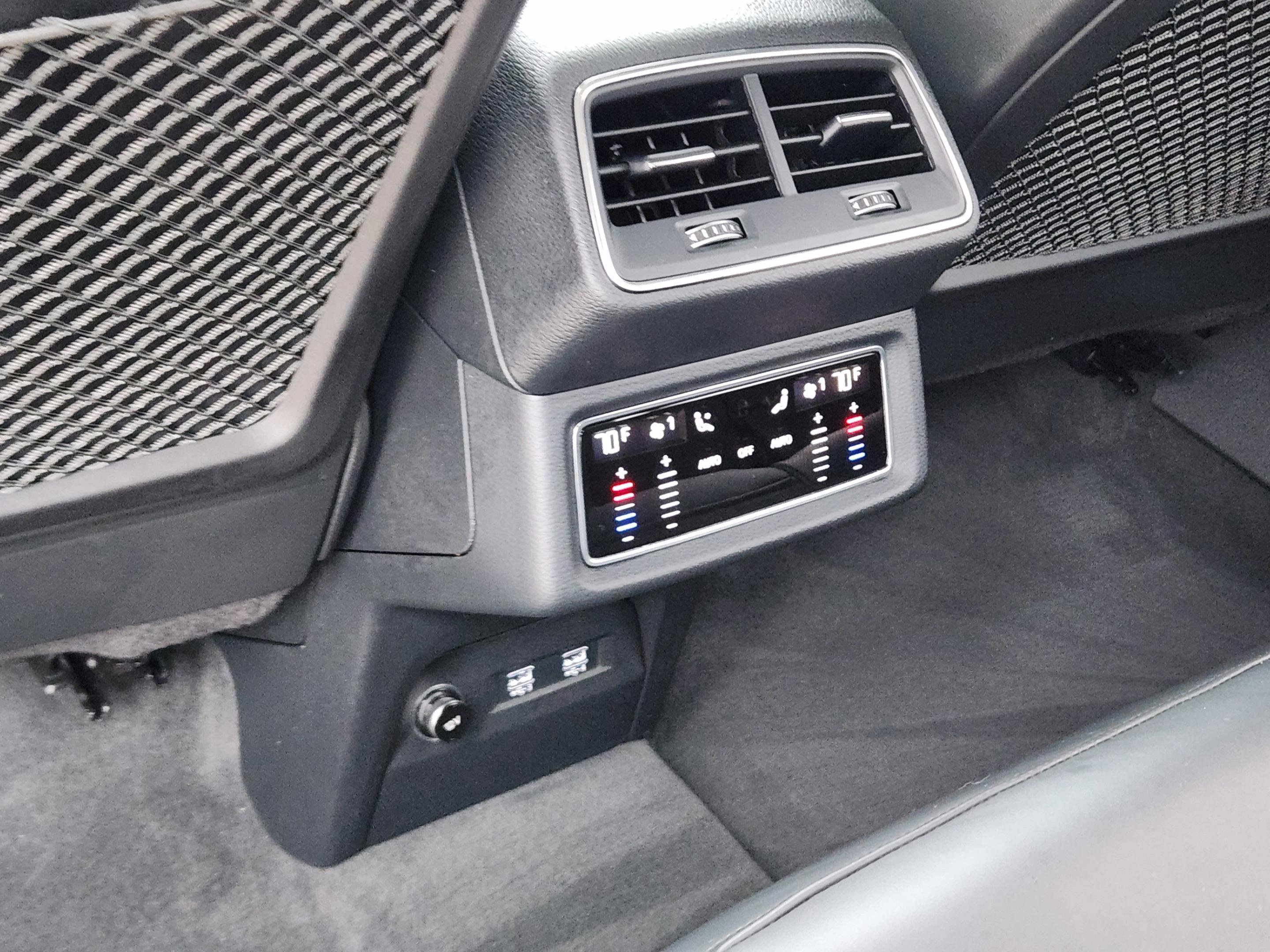 Used 2019 Audi e-tron Prestige w/ Prestige Package image 27