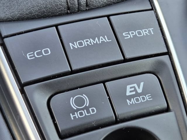 Used 2020 Toyota Camry XLE FWD image 19
