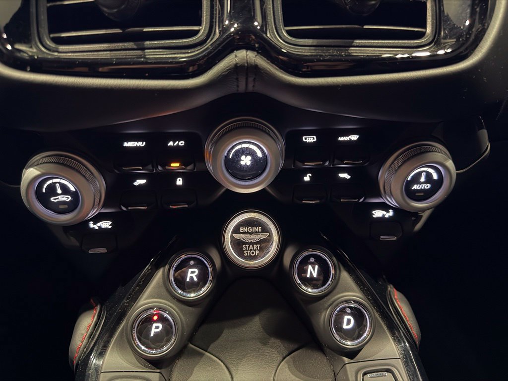 Used 2020 Aston Martin V8 Vantage Coupe RWD image 23