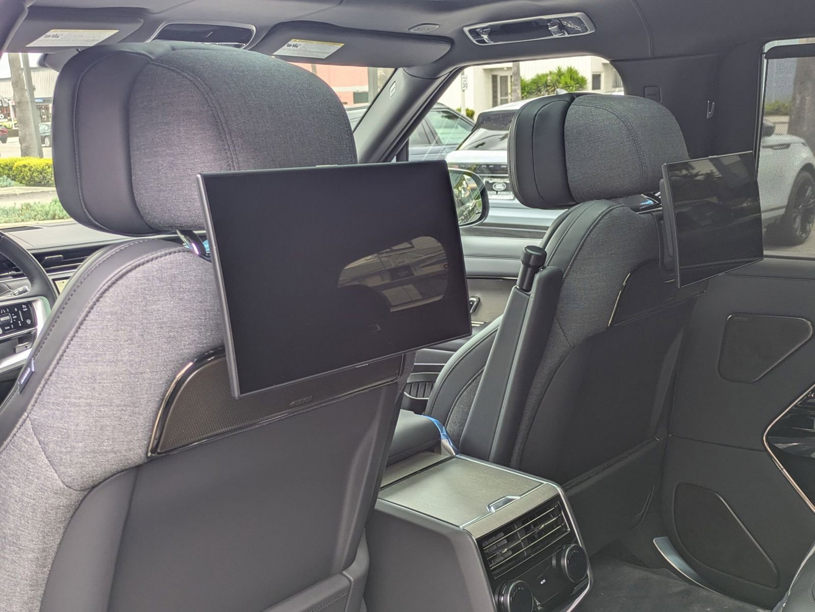 New 2026 Land Rover Range Rover SV AWD/4WD image 29