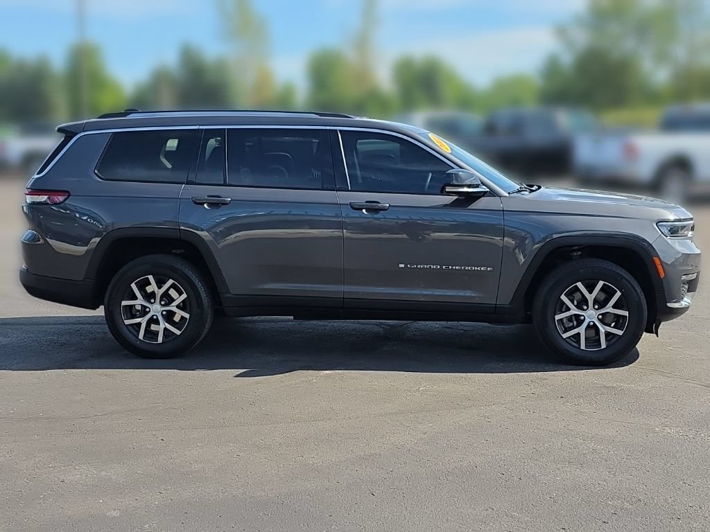 Used 2023 Jeep Grand Cherokee L Limited AWD/4WD image 6