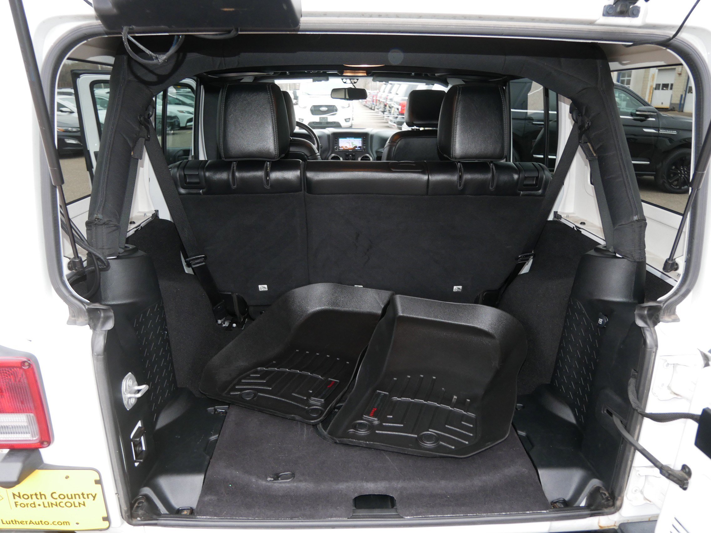 Used 2018 Jeep Wrangler Unlimited Sahara image 18