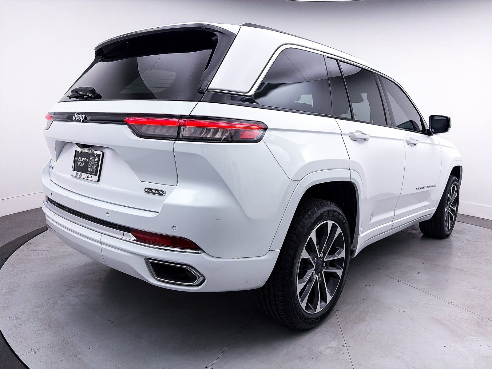 Used 2023 Jeep Grand Cherokee Overland image 16