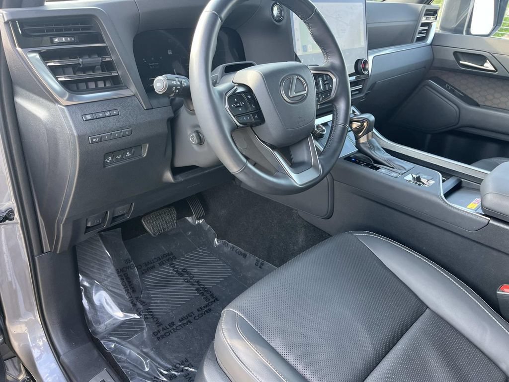 Used 2024 Lexus GX 550 w/ Accessory Package (2T) AWD/4WD image 11