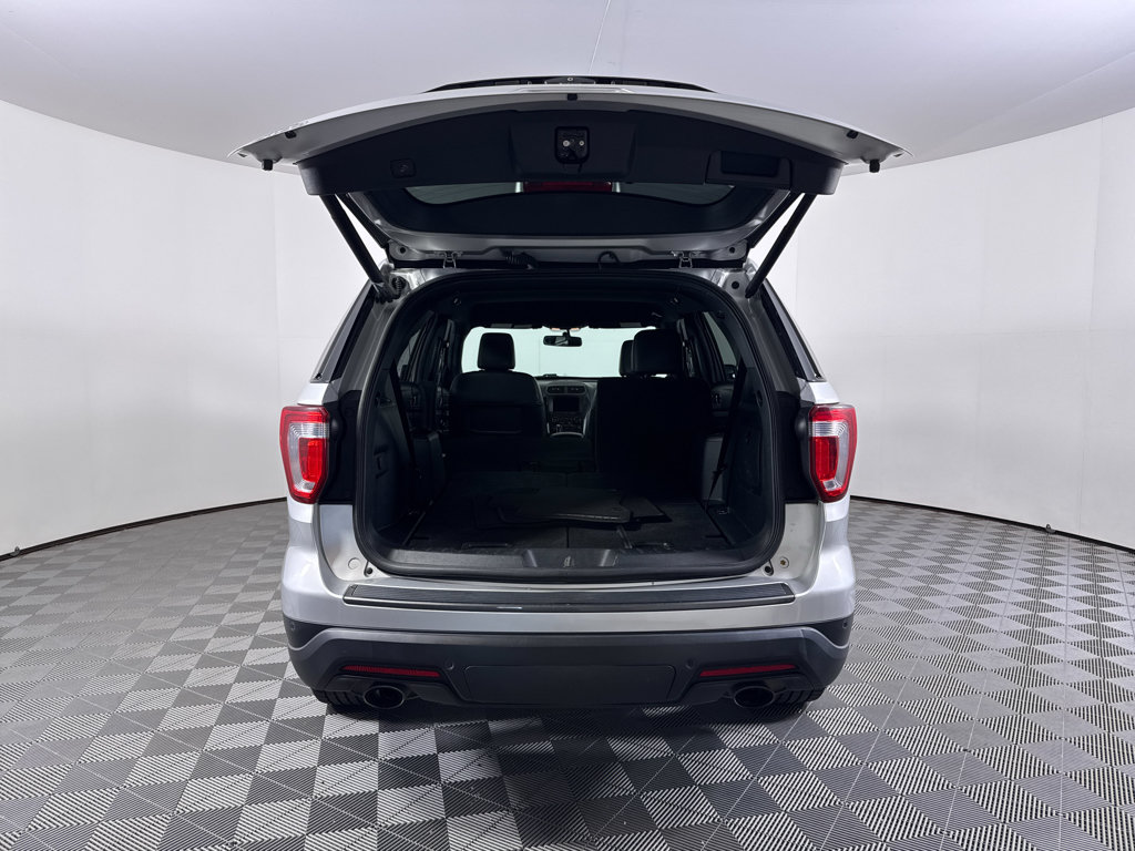 Used 2019 Ford Explorer XLT w/ Equipment Group 202A AWD/4WD image 9