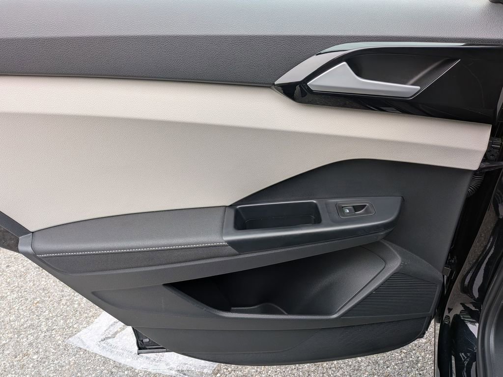 Used 2025 Volkswagen Taos S image 26