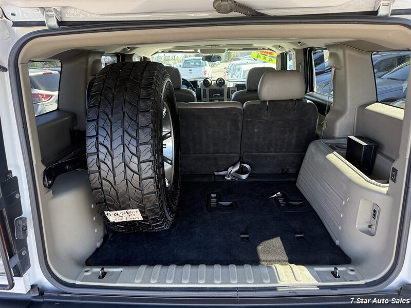 Used 2003 HUMMER H2 w/ Preferred Equipment Group AWD/4WD image 21