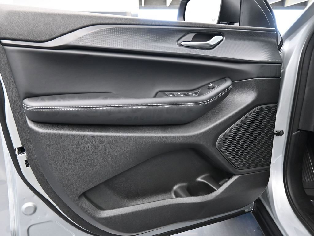 Used 2024 Jeep Grand Cherokee Laredo w/ Trailer Tow Package image 13