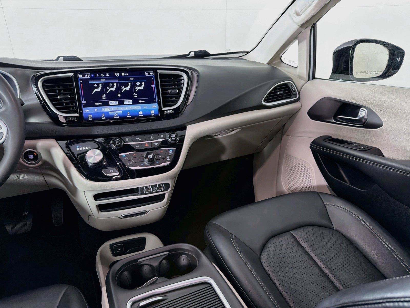 Used 2024 Chrysler Pacifica Touring-L FWD image 27