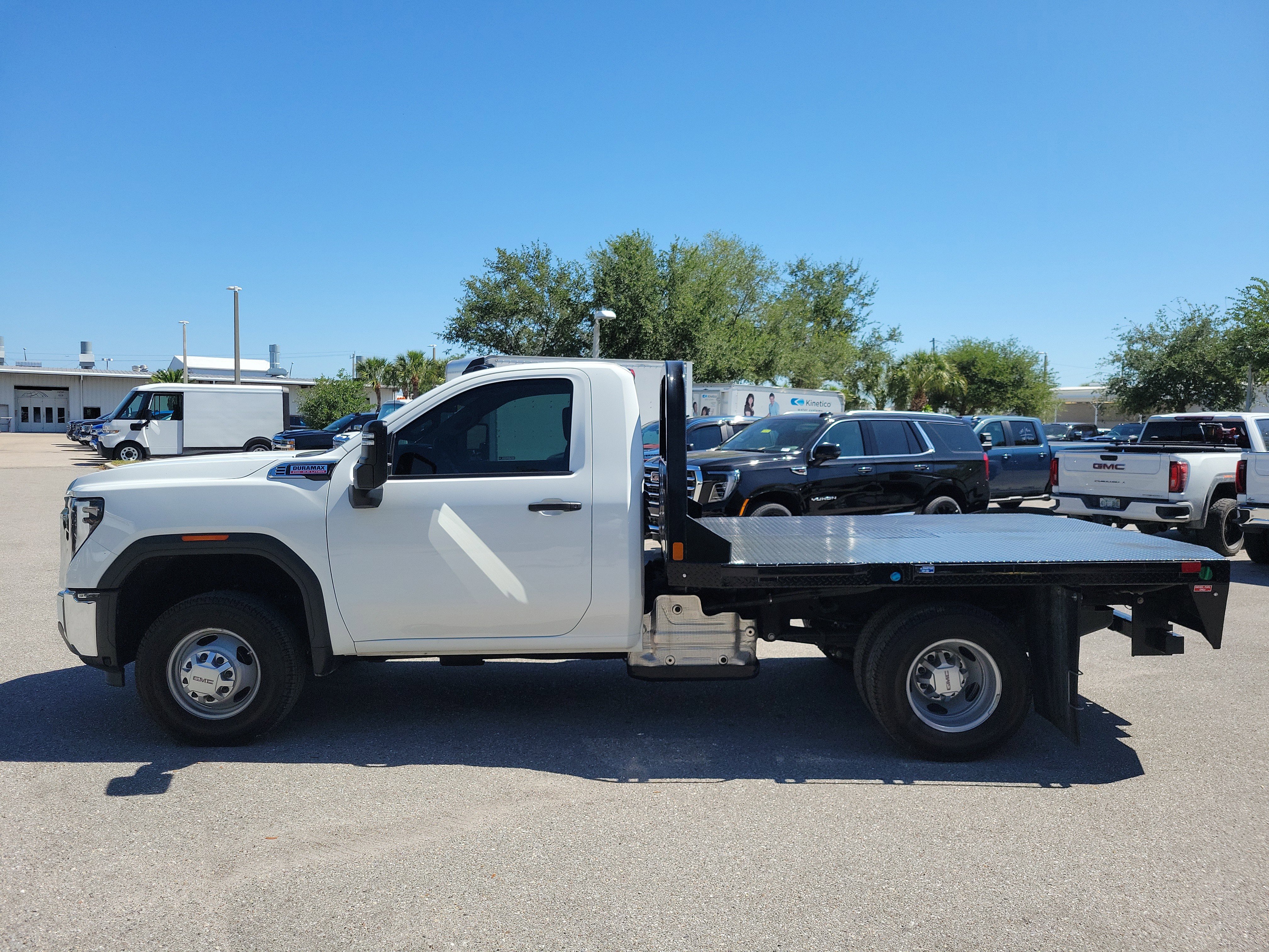 Certified 2024 GMC Sierra 3500 Pro w/ Convenience Package AWD/4WD image 7